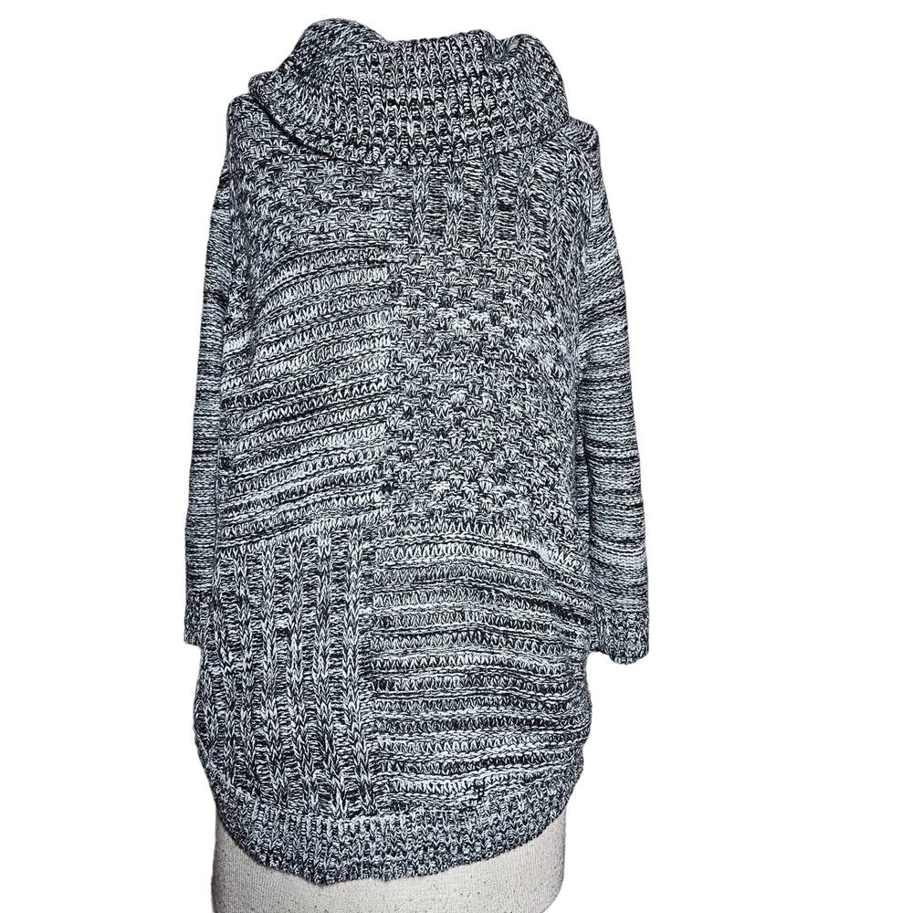 Black and White Turtleneck Sweater Size Petite Small